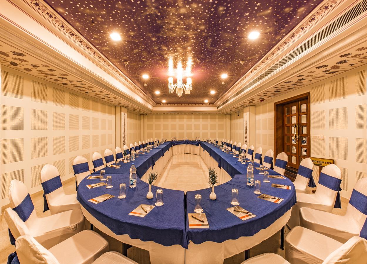 Umaid Haveli-A Heritage Style Hotel & Resort Джапур Экстерьер фото